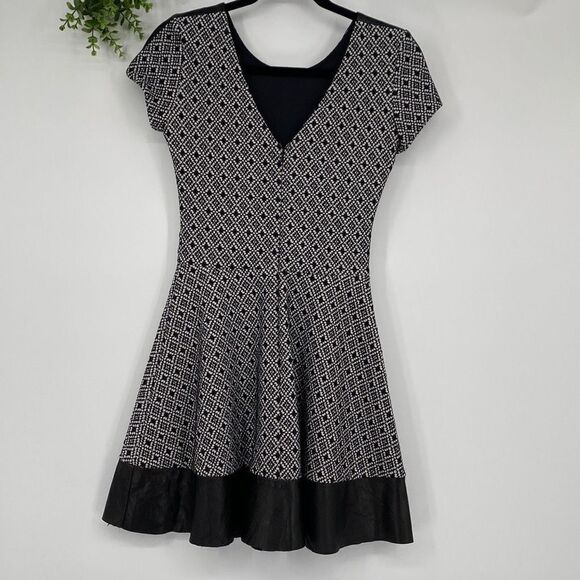 Parker Leather Trim Fit & Flare Stretch Mini Dress Cap Sleeve Black /Cream XS - Picture 10 of 16